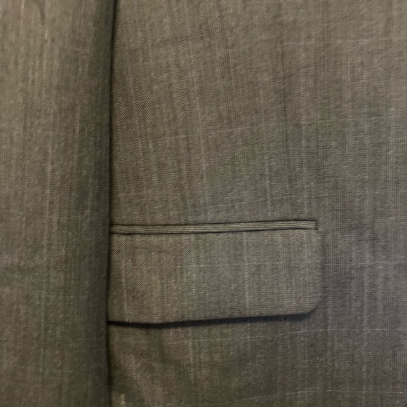 MEN’S WEARHOUSE Classic Fit Suit - Jacket 42 XL. Slacks - 36. Charcoal Gray - Picture 3 of 8